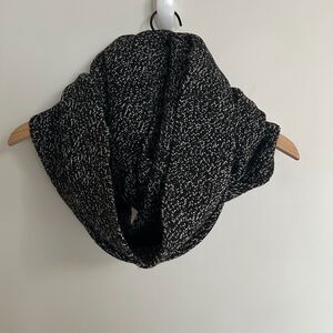 Everlane Chunky 100% Wool Scarf - Black Marl